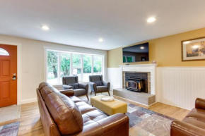 Charming Oregon Home with Private Pickleball Court!